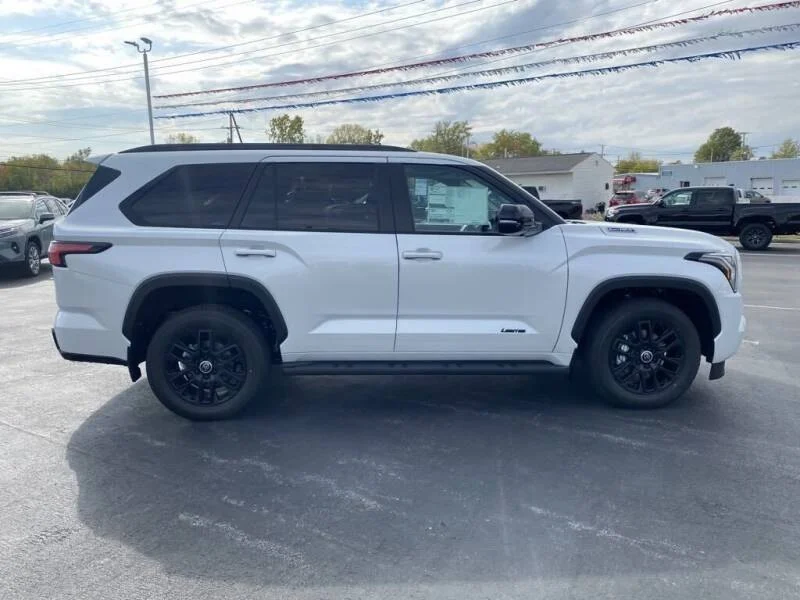 V8 2016-2021 2020 Toyota Sequoia - Image 3