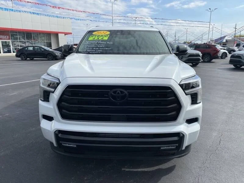 V8 2016-2021 2020 Toyota Sequoia - Image 2