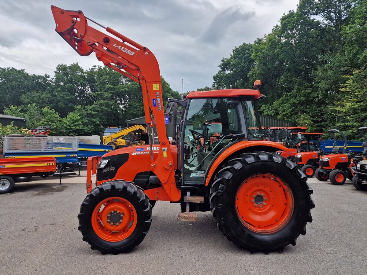 Kubota M9540 (T1377) TRACTOR - Image 4
