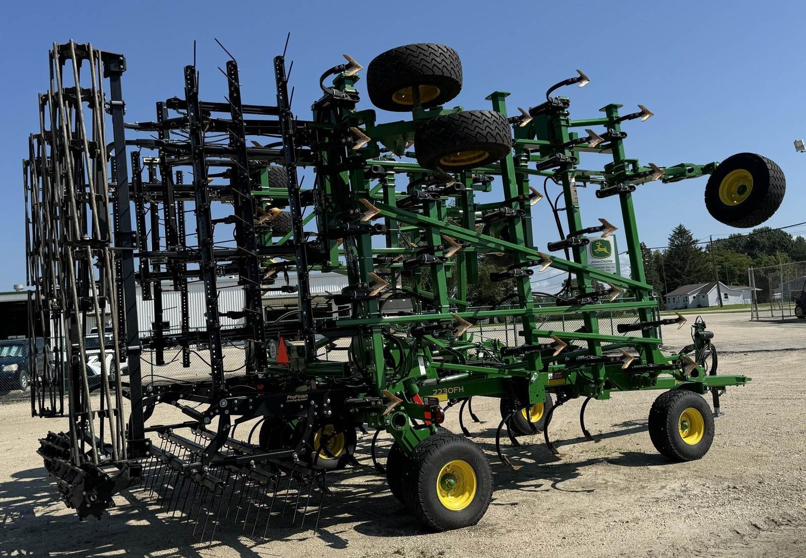 John Deere 2230FH Cultivator - Image 3