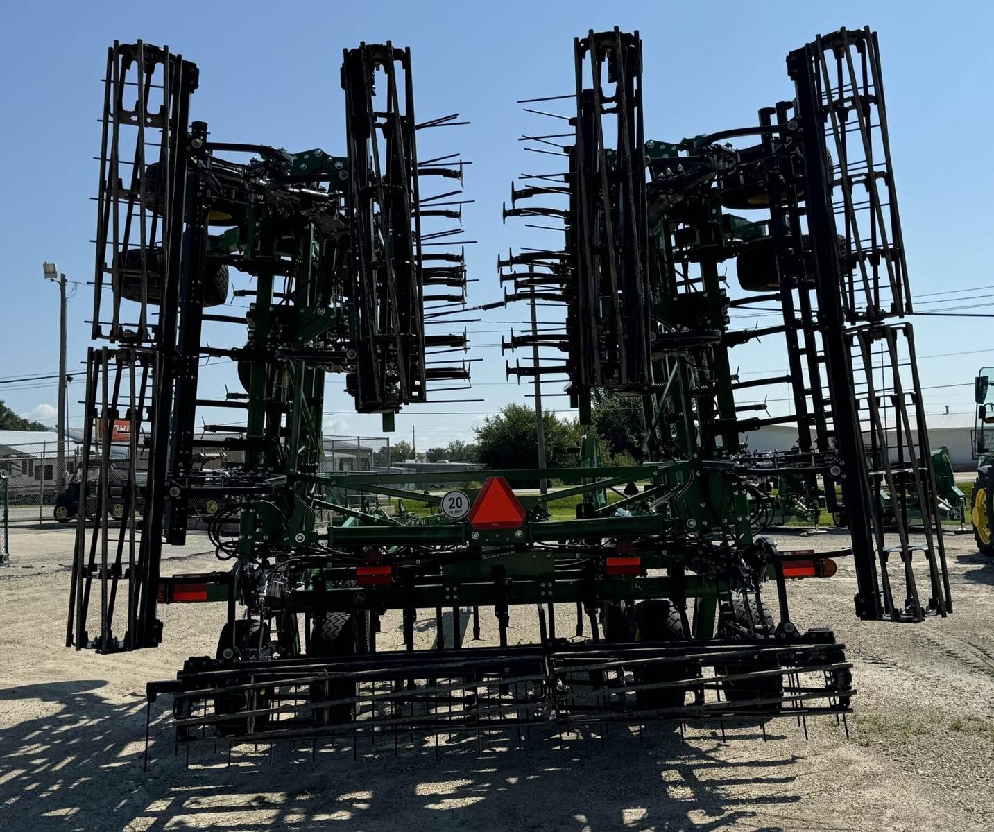 John Deere 2230FH Cultivator - Image 4