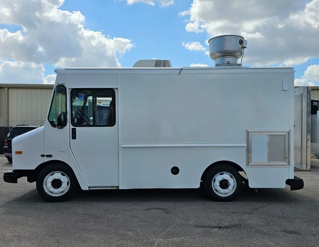 Food Truck with Brand New Kitchen Custom Build - Image 5