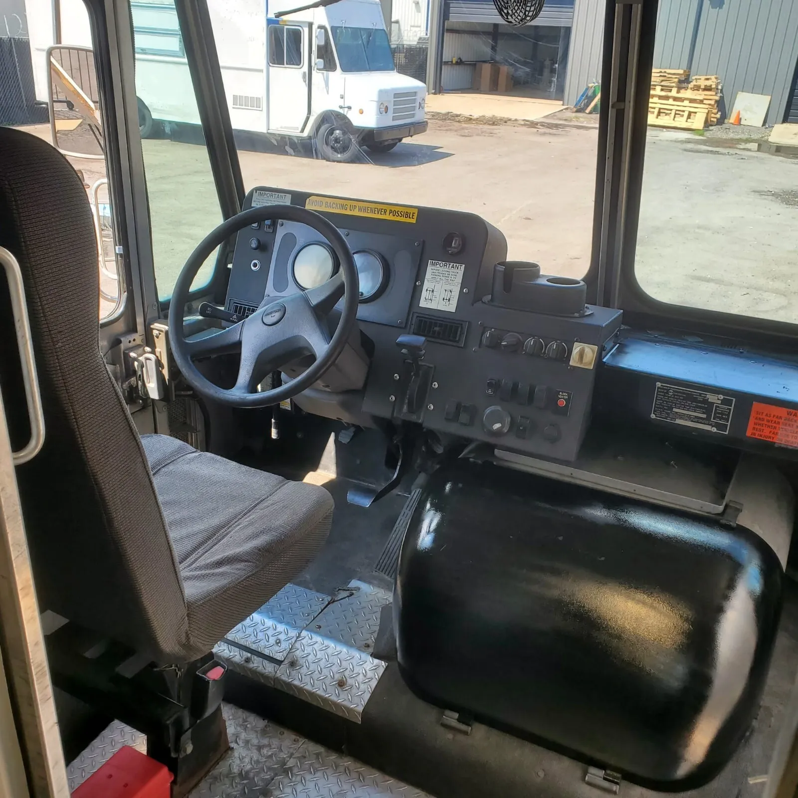 Food Truck with Brand New Kitchen Custom Build - Image 6